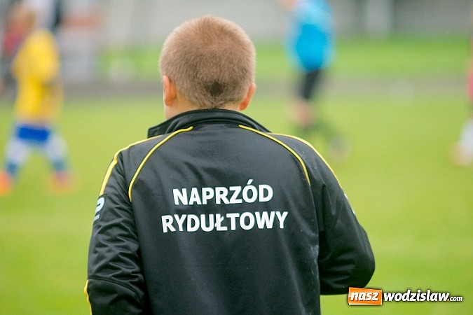 Zdjęcie w galerii na portalu naszwodzislaw.com: Tworków Cup 2015: Deszczowy drugi dzień piłkarskich zmagań. Naprzód lepszy od Startu. Puchar pojechał do Rydułtów wiadomości z regionu