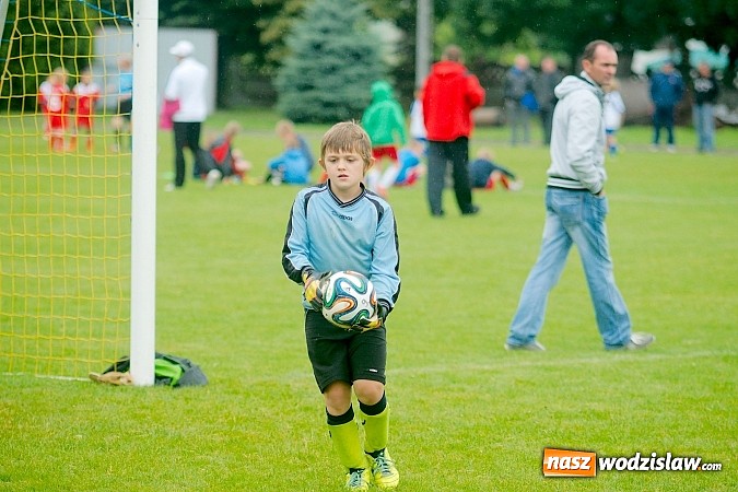 Zdjęcie w galerii na portalu naszwodzislaw.com: Tworków Cup 2015: Deszczowy drugi dzień piłkarskich zmagań. Naprzód lepszy od Startu. Puchar pojechał do Rydułtów wiadomości z regionu