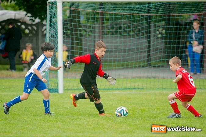 Zdjęcie w galerii na portalu naszwodzislaw.com: Tworków Cup 2015: Deszczowy drugi dzień piłkarskich zmagań. Naprzód lepszy od Startu. Puchar pojechał do Rydułtów wiadomości z regionu