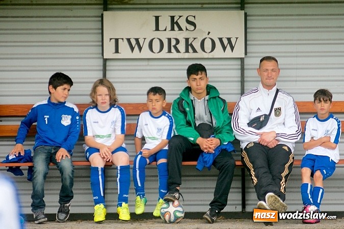 Zdjęcie w galerii na portalu naszwodzislaw.com: Tworków Cup 2015: Deszczowy drugi dzień piłkarskich zmagań. Naprzód lepszy od Startu. Puchar pojechał do Rydułtów wiadomości z regionu