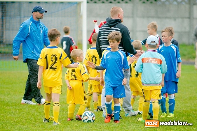 Zdjęcie w galerii na portalu naszwodzislaw.com: Tworków Cup 2015: Deszczowy drugi dzień piłkarskich zmagań. Naprzód lepszy od Startu. Puchar pojechał do Rydułtów wiadomości z regionu