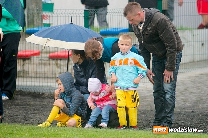 Zdjęcie w galerii na portalu naszwodzislaw.com: Tworków Cup 2015: Deszczowy drugi dzień piłkarskich zmagań. Naprzód lepszy od Startu. Puchar pojechał do Rydułtów wiadomości z regionu