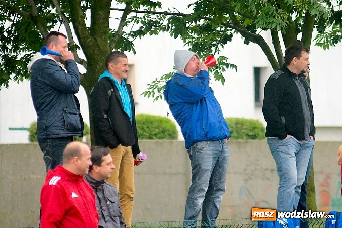 Zdjęcie w galerii na portalu naszwodzislaw.com: Tworków Cup 2015: Deszczowy drugi dzień piłkarskich zmagań. Naprzód lepszy od Startu. Puchar pojechał do Rydułtów wiadomości z regionu