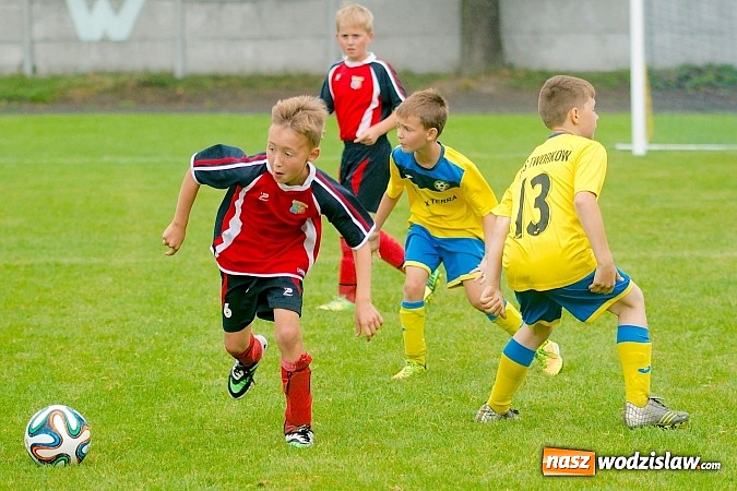 Zdjęcie w galerii na portalu naszwodzislaw.com: Tworków Cup 2015: Deszczowy drugi dzień piłkarskich zmagań. Naprzód lepszy od Startu. Puchar pojechał do Rydułtów wiadomości z regionu
