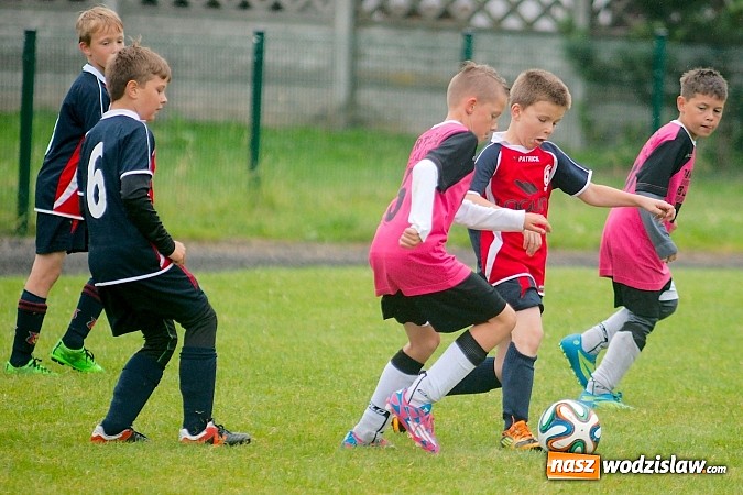 Zdjęcie w galerii na portalu naszwodzislaw.com: Tworków Cup 2015: Deszczowy drugi dzień piłkarskich zmagań. Naprzód lepszy od Startu. Puchar pojechał do Rydułtów wiadomości z regionu