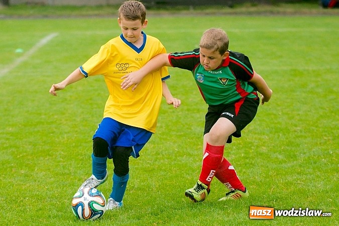 Zdjęcie w galerii na portalu naszwodzislaw.com: Tworków Cup 2015: Deszczowy drugi dzień piłkarskich zmagań. Naprzód lepszy od Startu. Puchar pojechał do Rydułtów wiadomości z regionu