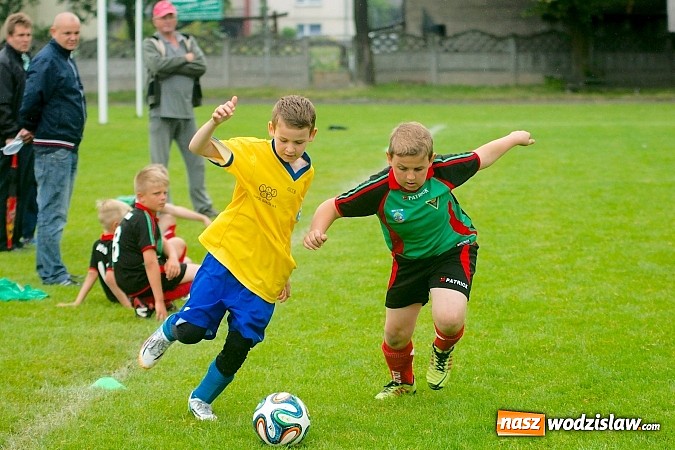 Zdjęcie w galerii na portalu naszwodzislaw.com: Tworków Cup 2015: Deszczowy drugi dzień piłkarskich zmagań. Naprzód lepszy od Startu. Puchar pojechał do Rydułtów wiadomości z regionu