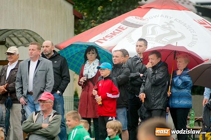 Zdjęcie w galerii na portalu naszwodzislaw.com: Tworków Cup 2015: Deszczowy drugi dzień piłkarskich zmagań. Naprzód lepszy od Startu. Puchar pojechał do Rydułtów wiadomości z regionu