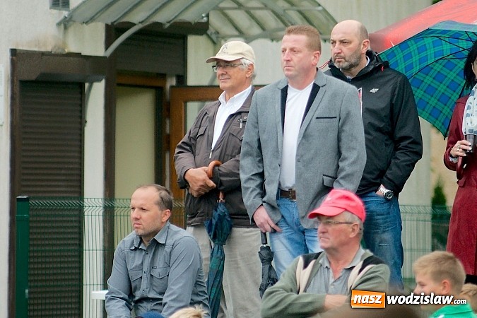 Zdjęcie w galerii na portalu naszwodzislaw.com: Tworków Cup 2015: Deszczowy drugi dzień piłkarskich zmagań. Naprzód lepszy od Startu. Puchar pojechał do Rydułtów wiadomości z regionu