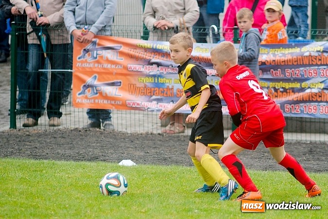 Zdjęcie w galerii na portalu naszwodzislaw.com: Tworków Cup 2015: Deszczowy drugi dzień piłkarskich zmagań. Naprzód lepszy od Startu. Puchar pojechał do Rydułtów wiadomości z regionu