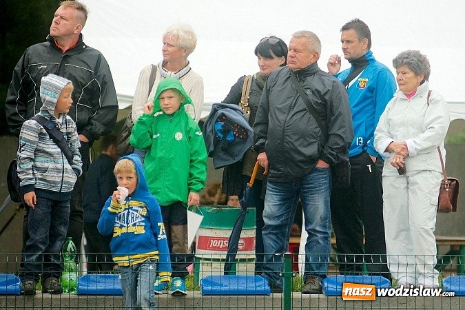 Zdjęcie w galerii na portalu naszwodzislaw.com: Tworków Cup 2015: Deszczowy drugi dzień piłkarskich zmagań. Naprzód lepszy od Startu. Puchar pojechał do Rydułtów wiadomości z regionu