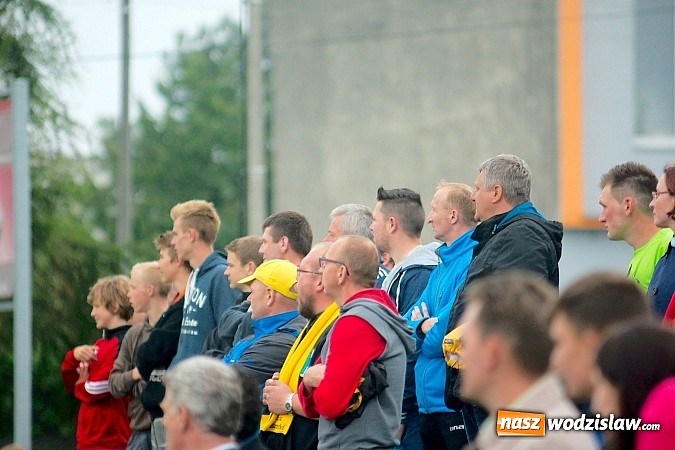 Zdjęcie w galerii na portalu naszwodzislaw.com: Tworków Cup 2015: Deszczowy drugi dzień piłkarskich zmagań. Naprzód lepszy od Startu. Puchar pojechał do Rydułtów wiadomości z regionu