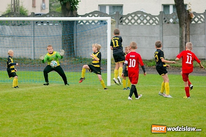 Zdjęcie w galerii na portalu naszwodzislaw.com: Tworków Cup 2015: Deszczowy drugi dzień piłkarskich zmagań. Naprzód lepszy od Startu. Puchar pojechał do Rydułtów wiadomości z regionu