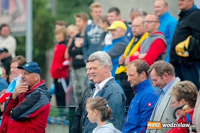 Zdjęcie w galerii na portalu naszwodzislaw.com: Tworków Cup 2015: Deszczowy drugi dzień piłkarskich zmagań. Naprzód lepszy od Startu. Puchar pojechał do Rydułtów wiadomości z regionu