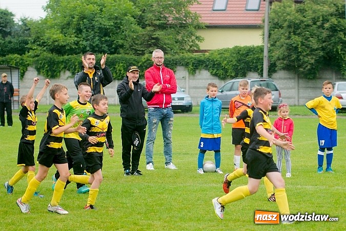 Zdjęcie w galerii na portalu naszwodzislaw.com: Tworków Cup 2015: Deszczowy drugi dzień piłkarskich zmagań. Naprzód lepszy od Startu. Puchar pojechał do Rydułtów wiadomości z regionu