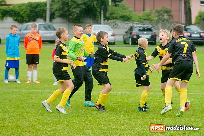 Zdjęcie w galerii na portalu naszwodzislaw.com: Tworków Cup 2015: Deszczowy drugi dzień piłkarskich zmagań. Naprzód lepszy od Startu. Puchar pojechał do Rydułtów wiadomości z regionu