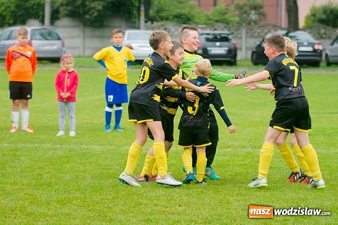 Zdjęcie w galerii na portalu naszwodzislaw.com: Tworków Cup 2015: Deszczowy drugi dzień piłkarskich zmagań. Naprzód lepszy od Startu. Puchar pojechał do Rydułtów wiadomości z regionu