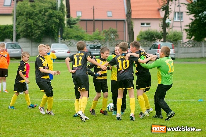 Zdjęcie w galerii na portalu naszwodzislaw.com: Tworków Cup 2015: Deszczowy drugi dzień piłkarskich zmagań. Naprzód lepszy od Startu. Puchar pojechał do Rydułtów wiadomości z regionu