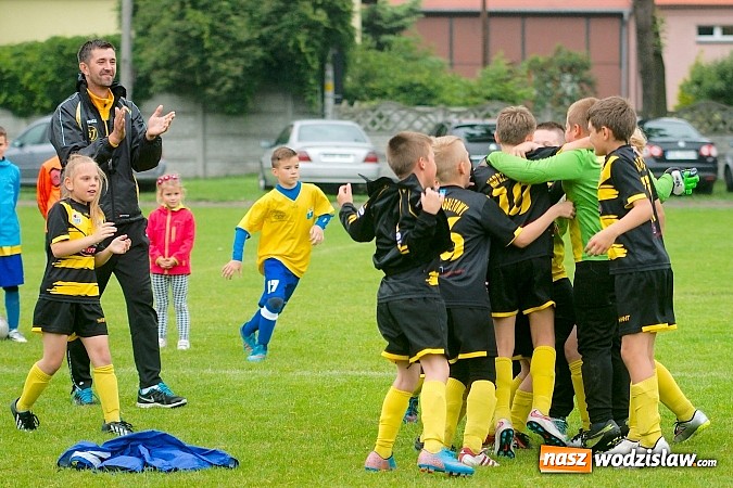 Zdjęcie w galerii na portalu naszwodzislaw.com: Tworków Cup 2015: Deszczowy drugi dzień piłkarskich zmagań. Naprzód lepszy od Startu. Puchar pojechał do Rydułtów wiadomości z regionu