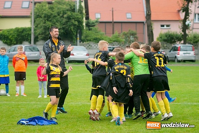 Zdjęcie w galerii na portalu naszwodzislaw.com: Tworków Cup 2015: Deszczowy drugi dzień piłkarskich zmagań. Naprzód lepszy od Startu. Puchar pojechał do Rydułtów wiadomości z regionu