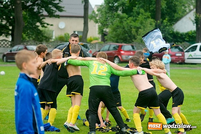 Zdjęcie w galerii na portalu naszwodzislaw.com: Tworków Cup 2015: Deszczowy drugi dzień piłkarskich zmagań. Naprzód lepszy od Startu. Puchar pojechał do Rydułtów wiadomości z regionu