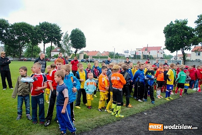 Zdjęcie w galerii na portalu naszwodzislaw.com: Tworków Cup 2015: Deszczowy drugi dzień piłkarskich zmagań. Naprzód lepszy od Startu. Puchar pojechał do Rydułtów wiadomości z regionu