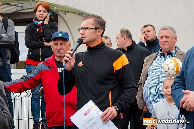 Zdjęcie w galerii na portalu naszwodzislaw.com: Tworków Cup 2015: Deszczowy drugi dzień piłkarskich zmagań. Naprzód lepszy od Startu. Puchar pojechał do Rydułtów wiadomości z regionu