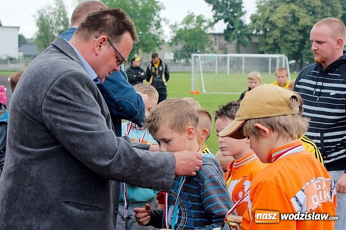 Zdjęcie w galerii na portalu naszwodzislaw.com: Tworków Cup 2015: Deszczowy drugi dzień piłkarskich zmagań. Naprzód lepszy od Startu. Puchar pojechał do Rydułtów wiadomości z regionu