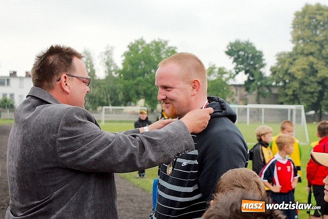 Zdjęcie w galerii na portalu naszwodzislaw.com: Tworków Cup 2015: Deszczowy drugi dzień piłkarskich zmagań. Naprzód lepszy od Startu. Puchar pojechał do Rydułtów wiadomości z regionu