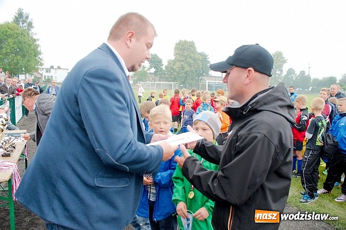 Zdjęcie w galerii na portalu naszwodzislaw.com: Tworków Cup 2015: Deszczowy drugi dzień piłkarskich zmagań. Naprzód lepszy od Startu. Puchar pojechał do Rydułtów wiadomości z regionu