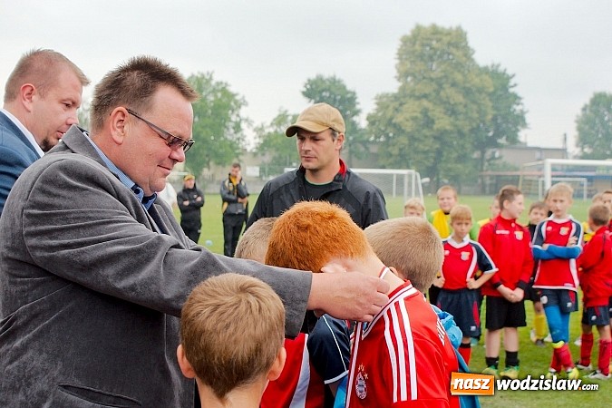 Zdjęcie w galerii na portalu naszwodzislaw.com: Tworków Cup 2015: Deszczowy drugi dzień piłkarskich zmagań. Naprzód lepszy od Startu. Puchar pojechał do Rydułtów wiadomości z regionu