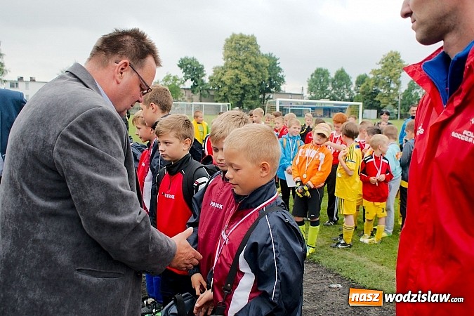 Zdjęcie w galerii na portalu naszwodzislaw.com: Tworków Cup 2015: Deszczowy drugi dzień piłkarskich zmagań. Naprzód lepszy od Startu. Puchar pojechał do Rydułtów wiadomości z regionu