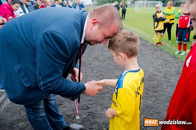 Zdjęcie w galerii na portalu naszwodzislaw.com: Tworków Cup 2015: Deszczowy drugi dzień piłkarskich zmagań. Naprzód lepszy od Startu. Puchar pojechał do Rydułtów wiadomości z regionu