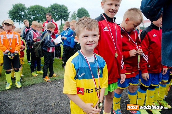 Zdjęcie w galerii na portalu naszwodzislaw.com: Tworków Cup 2015: Deszczowy drugi dzień piłkarskich zmagań. Naprzód lepszy od Startu. Puchar pojechał do Rydułtów wiadomości z regionu