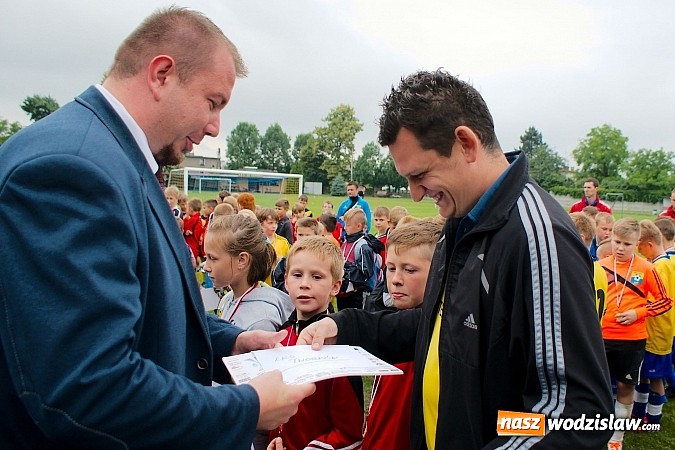 Zdjęcie w galerii na portalu naszwodzislaw.com: Tworków Cup 2015: Deszczowy drugi dzień piłkarskich zmagań. Naprzód lepszy od Startu. Puchar pojechał do Rydułtów wiadomości z regionu