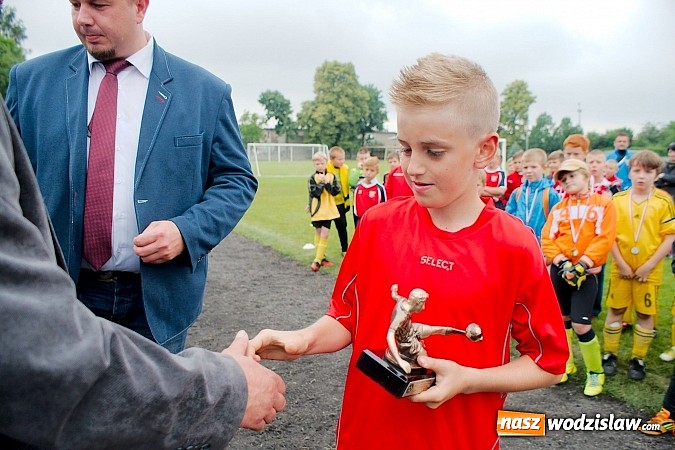 Zdjęcie w galerii na portalu naszwodzislaw.com: Tworków Cup 2015: Deszczowy drugi dzień piłkarskich zmagań. Naprzód lepszy od Startu. Puchar pojechał do Rydułtów wiadomości z regionu