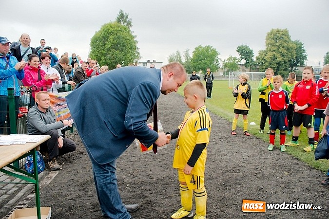 Zdjęcie w galerii na portalu naszwodzislaw.com: Tworków Cup 2015: Deszczowy drugi dzień piłkarskich zmagań. Naprzód lepszy od Startu. Puchar pojechał do Rydułtów wiadomości z regionu