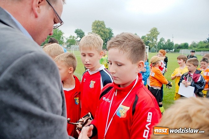 Zdjęcie w galerii na portalu naszwodzislaw.com: Tworków Cup 2015: Deszczowy drugi dzień piłkarskich zmagań. Naprzód lepszy od Startu. Puchar pojechał do Rydułtów wiadomości z regionu