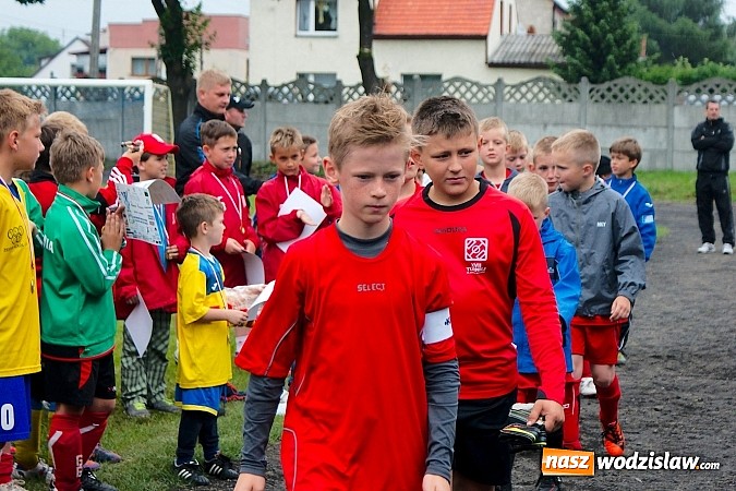 Zdjęcie w galerii na portalu naszwodzislaw.com: Tworków Cup 2015: Deszczowy drugi dzień piłkarskich zmagań. Naprzód lepszy od Startu. Puchar pojechał do Rydułtów wiadomości z regionu