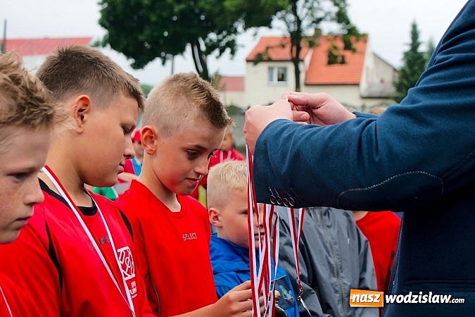 Zdjęcie w galerii na portalu naszwodzislaw.com: Tworków Cup 2015: Deszczowy drugi dzień piłkarskich zmagań. Naprzód lepszy od Startu. Puchar pojechał do Rydułtów wiadomości z regionu