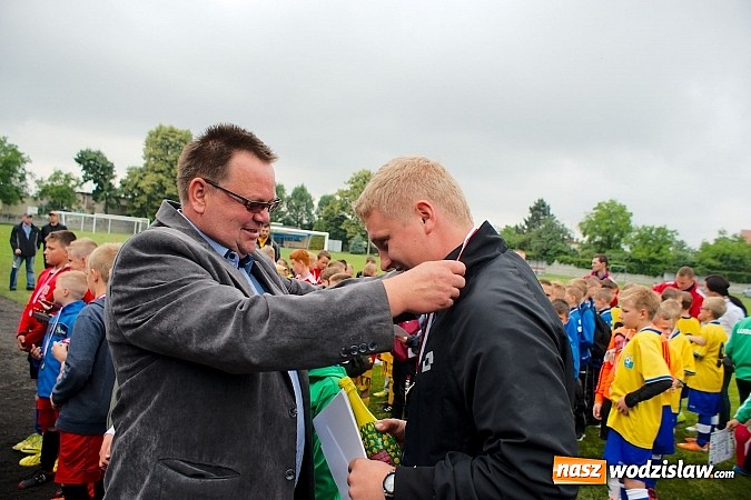 Zdjęcie w galerii na portalu naszwodzislaw.com: Tworków Cup 2015: Deszczowy drugi dzień piłkarskich zmagań. Naprzód lepszy od Startu. Puchar pojechał do Rydułtów wiadomości z regionu