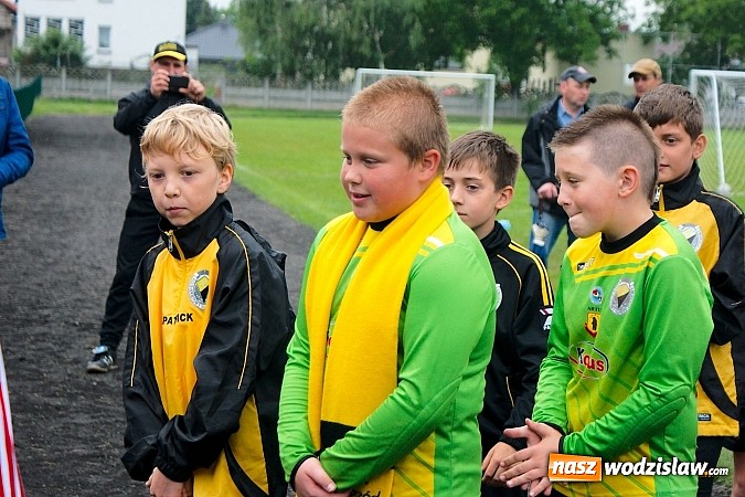 Zdjęcie w galerii na portalu naszwodzislaw.com: Tworków Cup 2015: Deszczowy drugi dzień piłkarskich zmagań. Naprzód lepszy od Startu. Puchar pojechał do Rydułtów wiadomości z regionu