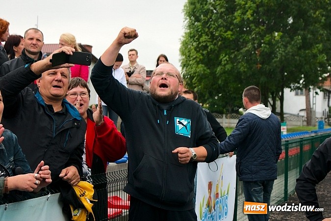 Zdjęcie w galerii na portalu naszwodzislaw.com: Tworków Cup 2015: Deszczowy drugi dzień piłkarskich zmagań. Naprzód lepszy od Startu. Puchar pojechał do Rydułtów wiadomości z regionu