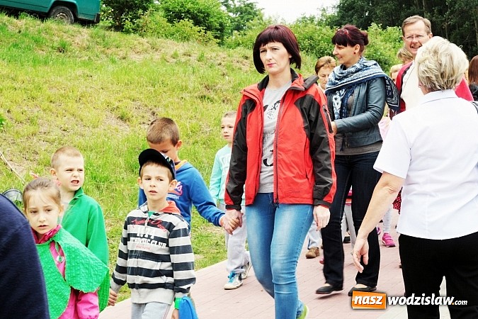 Zdjęcie w galerii na portalu naszwodzislaw.com: W Wodzisławiu powstała aleja klonów. Sadzeniem zajęły się przedszkolaki wiadomości z regionu