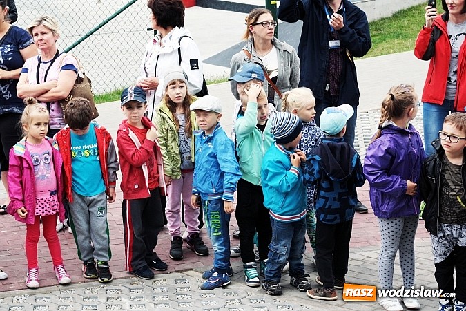 Zdjęcie w galerii na portalu naszwodzislaw.com: W Wodzisławiu powstała aleja klonów. Sadzeniem zajęły się przedszkolaki wiadomości z regionu