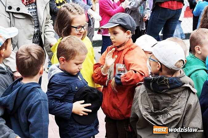 Zdjęcie w galerii na portalu naszwodzislaw.com: W Wodzisławiu powstała aleja klonów. Sadzeniem zajęły się przedszkolaki wiadomości z regionu