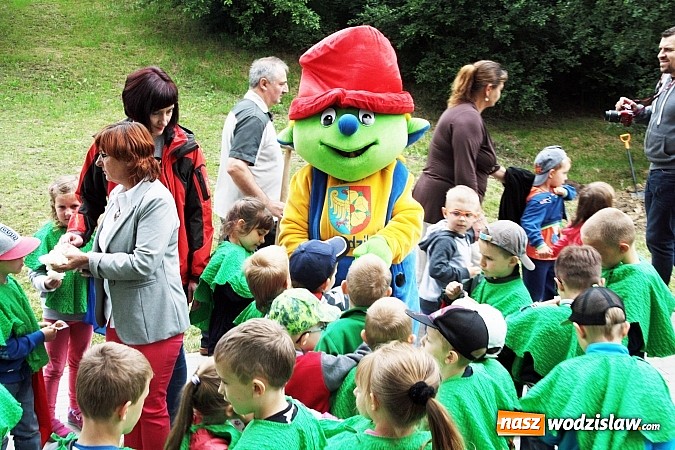 Zdjęcie w galerii na portalu naszwodzislaw.com: W Wodzisławiu powstała aleja klonów. Sadzeniem zajęły się przedszkolaki wiadomości z regionu