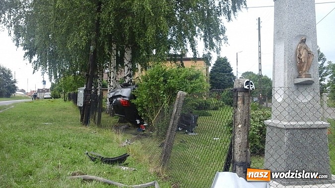 Zdjęcie w galerii na portalu naszwodzislaw.com: 36-latek z Rydułt&oacute;w miał 2,8 promila. Zakończył podr&oacute;ż na ogrodzeniu posesji wiadomości z regionu