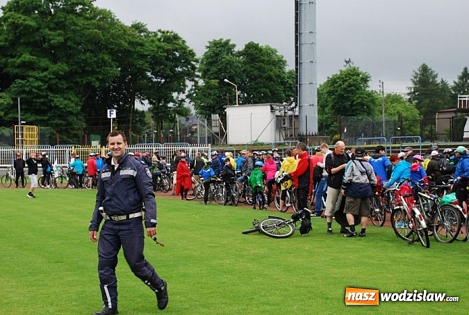 Zdjęcie w galerii na portalu naszwodzislaw.com: Policjanci spotkali się z uczestnikami Powiatowego Rajdu Rowerowego  wiadomości z regionu