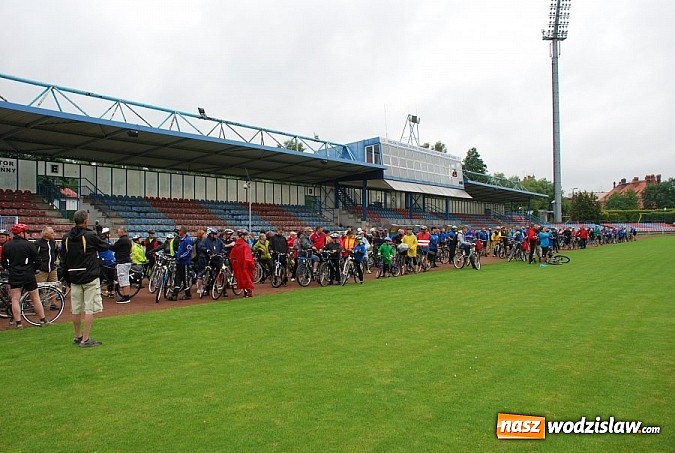 Zdjęcie w galerii na portalu naszwodzislaw.com: Policjanci spotkali się z uczestnikami Powiatowego Rajdu Rowerowego  wiadomości z regionu